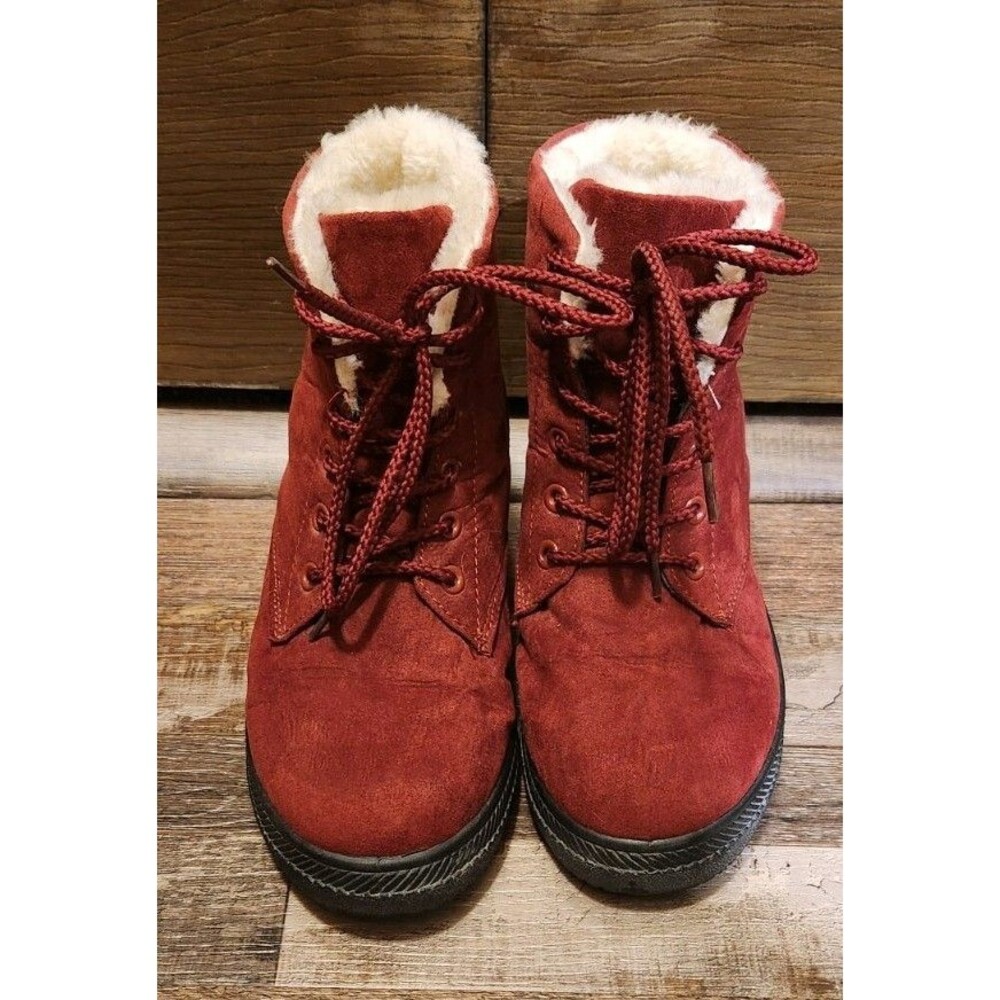Ladies Size 7.5 SQL Maroon Lace Up Ankle Boots, Faux Fur Lined, Faux Suede
